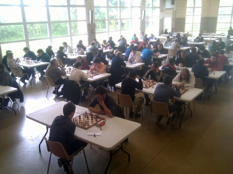 Salle de tournoi de jeu d'échecs